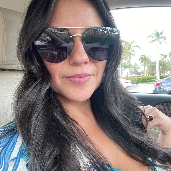 Thanks for stopping by my closet! - Picture 1 of 2